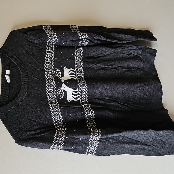 GAP  Medium Black and White Reindeer Crewneck Sweater - Picture 2 of 5